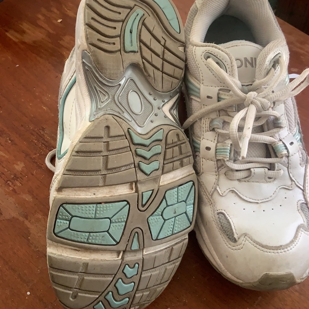 Vionic Walking Classic - image 2